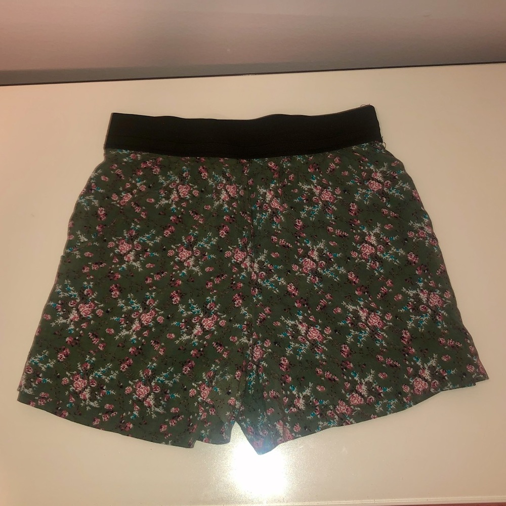DASH Shorts - Small